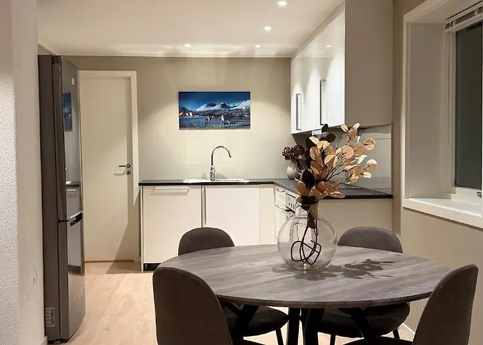 Lägenhet Beautiful In Tromsoya! Free Parking For One Car Tromsø